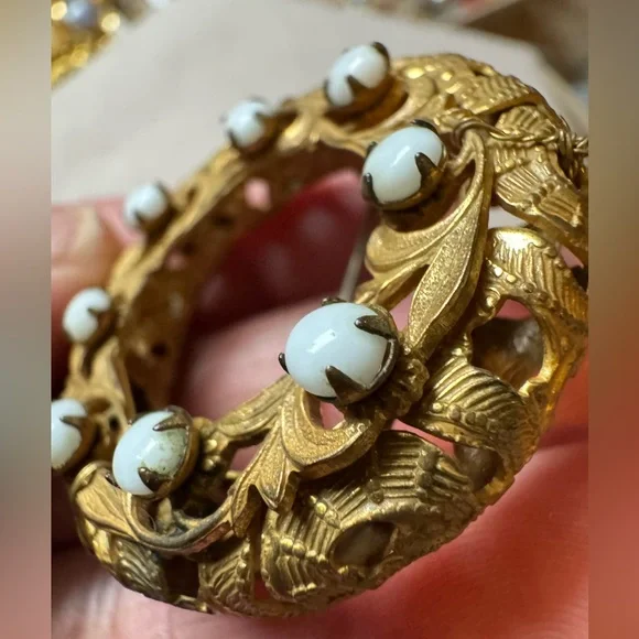 Unsigned Vintage Miriam Haskell preowned vintage brooch - Picture 12 of 17